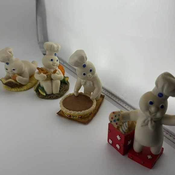The Pillsbury Doughboy Danbury Mint Ceramic Figurines Jan-Dec 1997 VTG Bundle - Picture 7 of 16